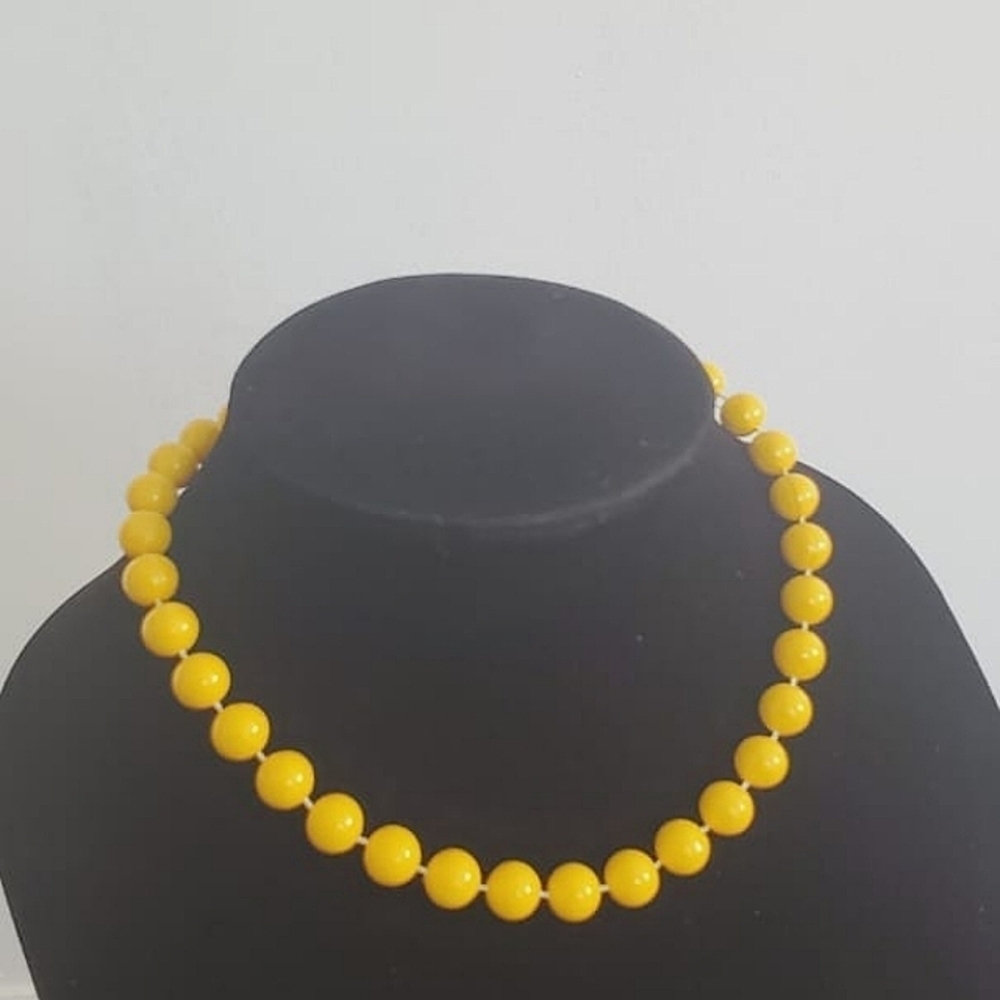 Yellow Bead Necklace. 🌴